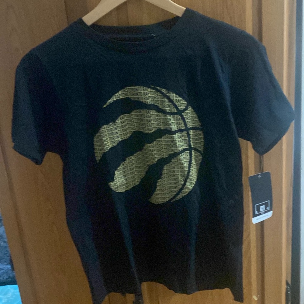 Boys black Toronto Raptors basketball T-Shirt Size Small NWT